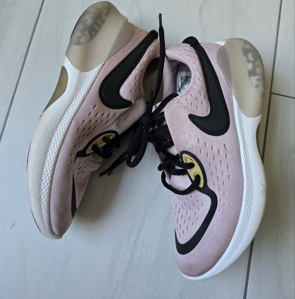 Nike Women's Pink and Black Sneakers Size 5.5 - Picture 6 of 10